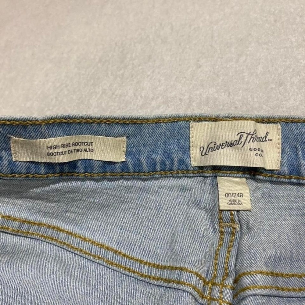 Universal Thread light wash high rise bootcut jeans women Size 00/24R. SKU555